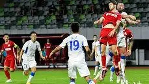 首届世界无人机足球锦标赛：中国队全揽双组别金银奖牌