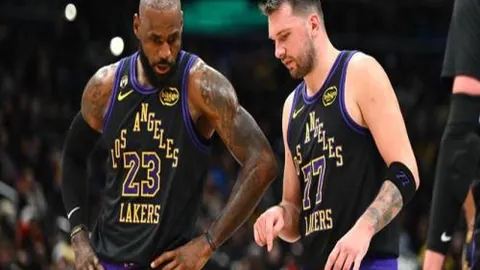 “哈登一肩扛重任，精准左翼得分，迫使对手暂停调整”